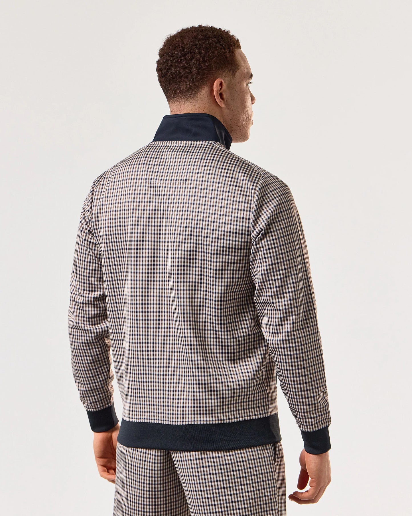 Weekend Offender - Placencia Track Top House Check