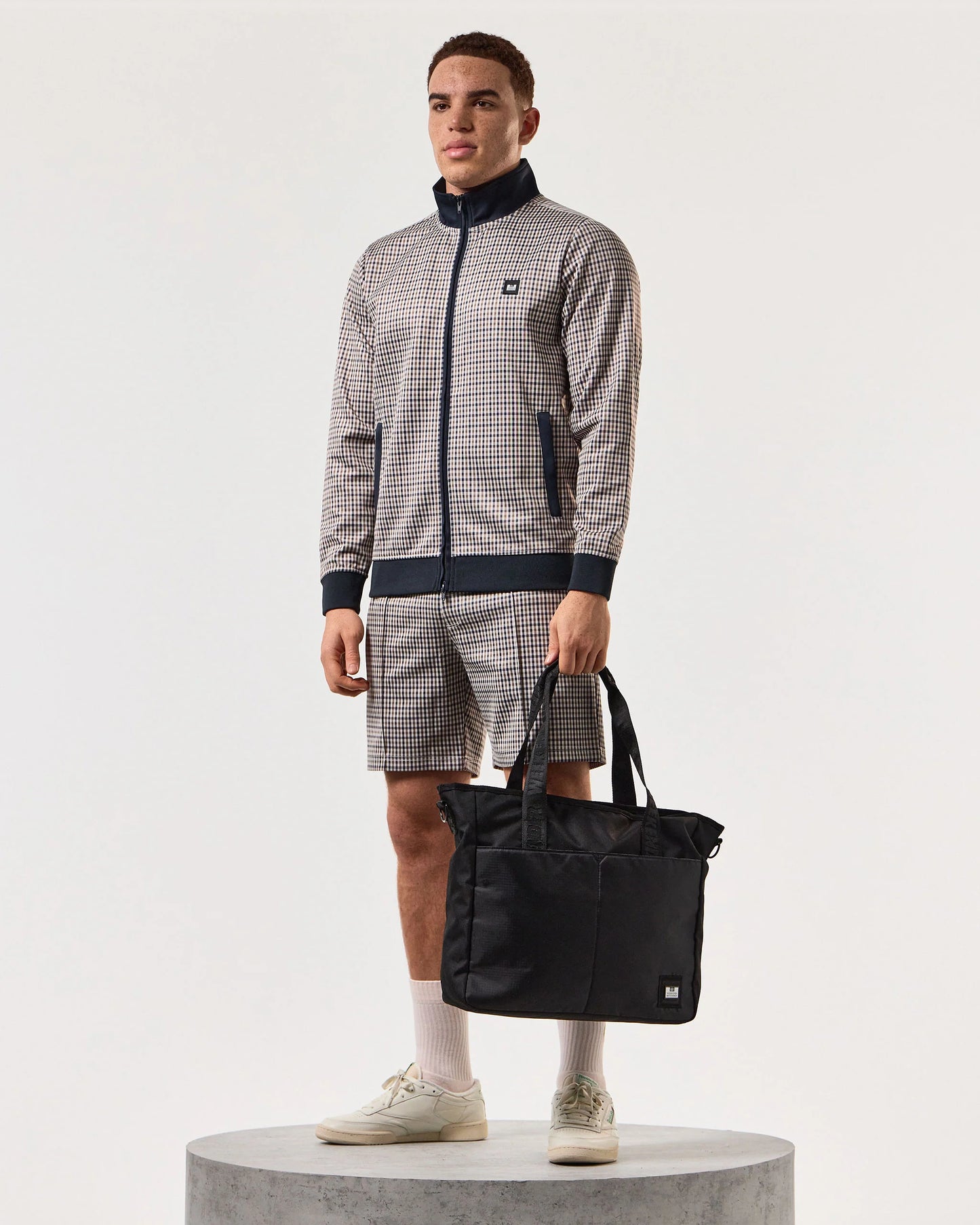 Weekend Offender - Placencia Track Top House Check